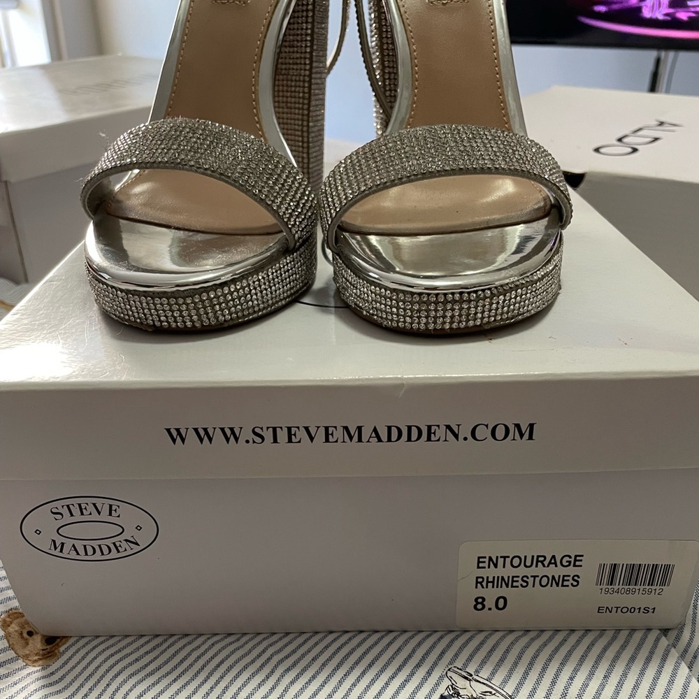 Size 8 Rhinestone pump with clutch bag included
